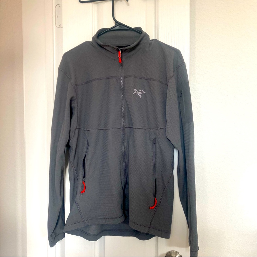 Arc’teryx Men’s medium grey zip up